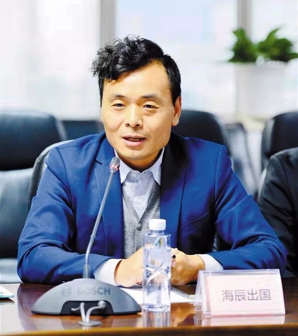 海辰出国张总在移民峰会上发言
